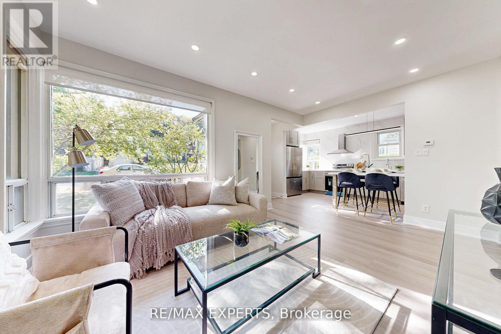 261 Helmer Avenue, Newmarket, Ontario  L3Y 4L8 - Photo 8 - N12643204