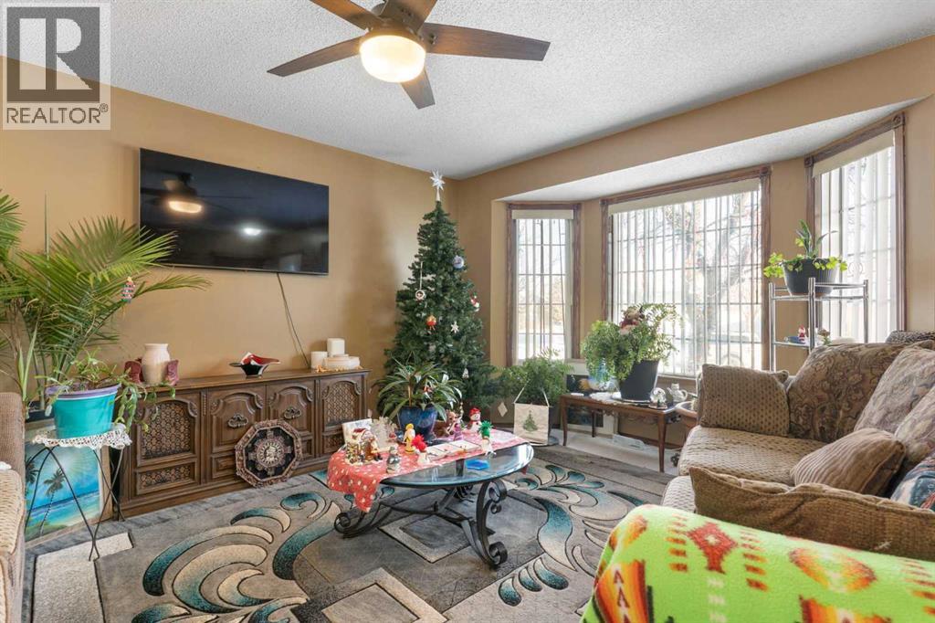 18 Greenview Crescent, Strathmore, Alberta  T1P 1L2 - Photo 4 - A2274627