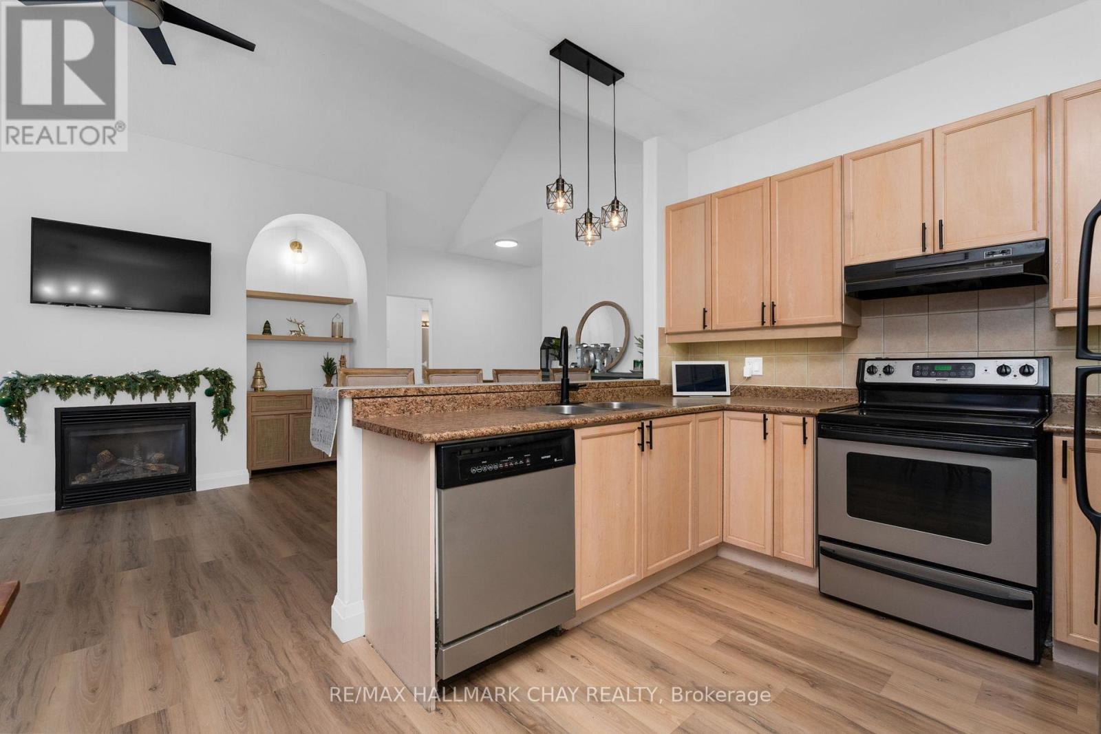 12 Oakmont Avenue, Oro-Medonte (Horseshoe Valley), Ontario  L0L 2L0 - Photo 11 - S12643246