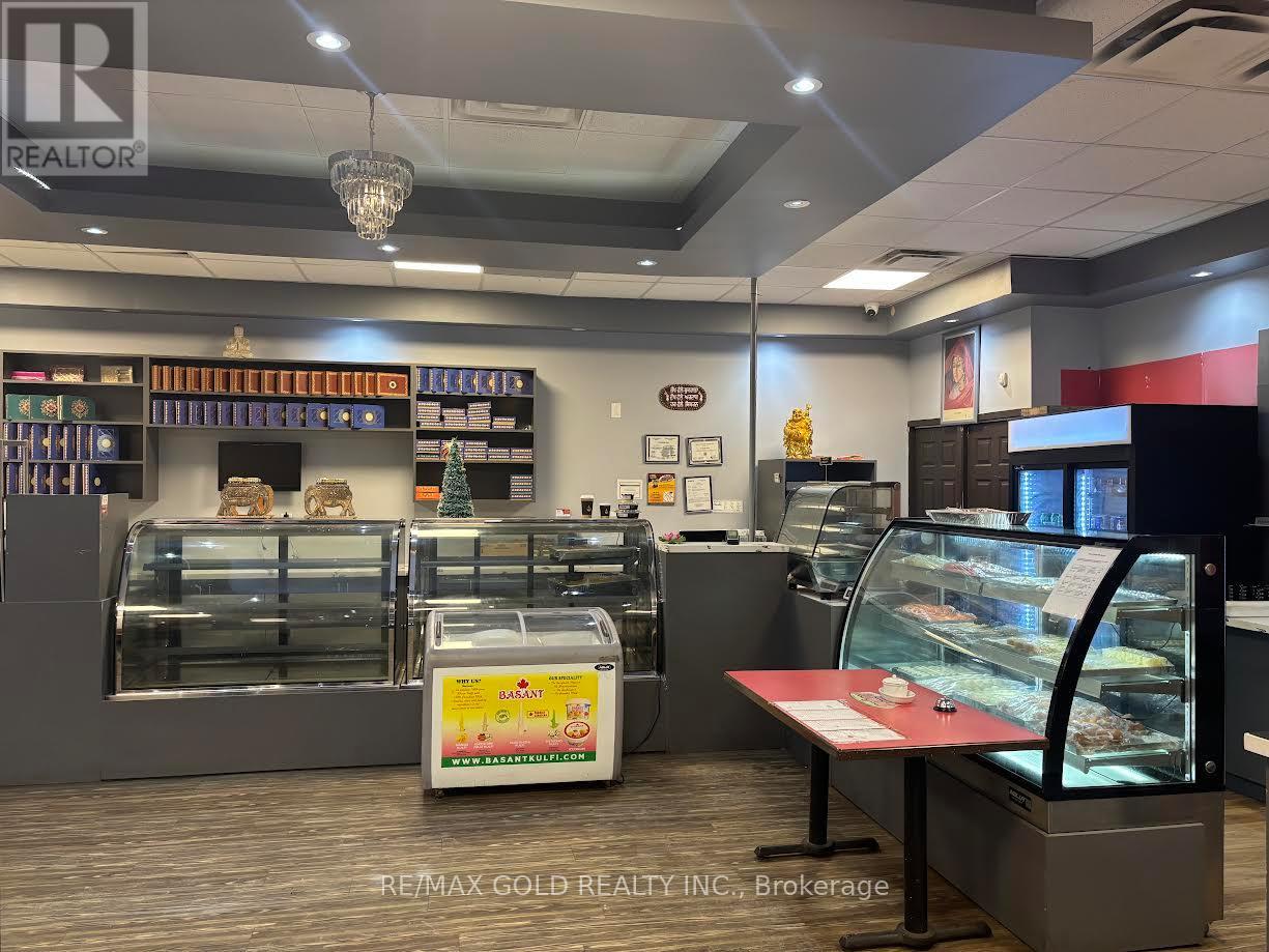 11 - 8 STRATHEARN AVENUE, Brampton, Ontario