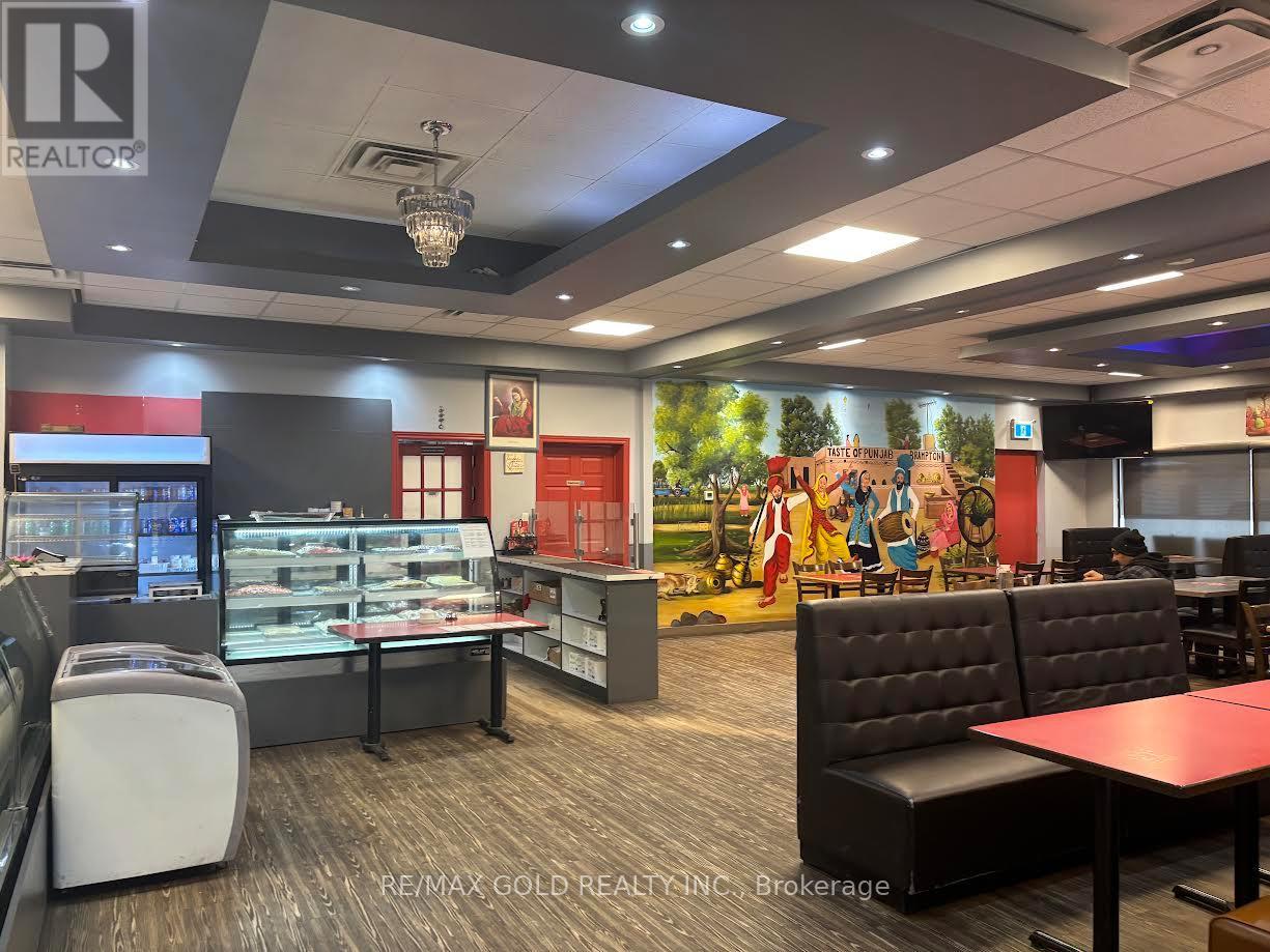 11 - 8 Strathearn Avenue, Brampton, Ontario  L6T 4L9 - Photo 4 - W12643228