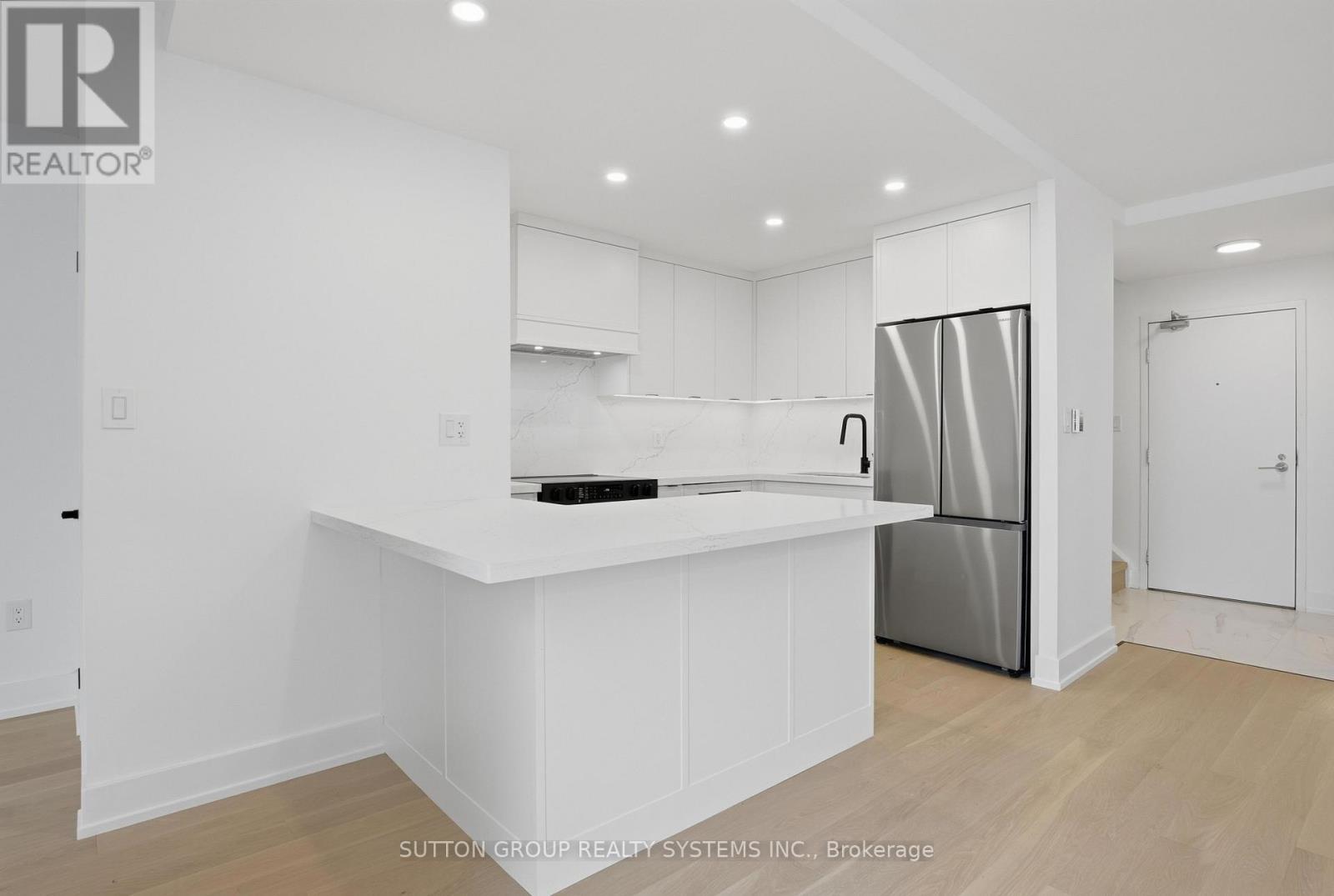 909 - 60 Southport Street, Toronto (High Park-Swansea), Ontario  M6S 3N4 - Photo 11 - W12643252