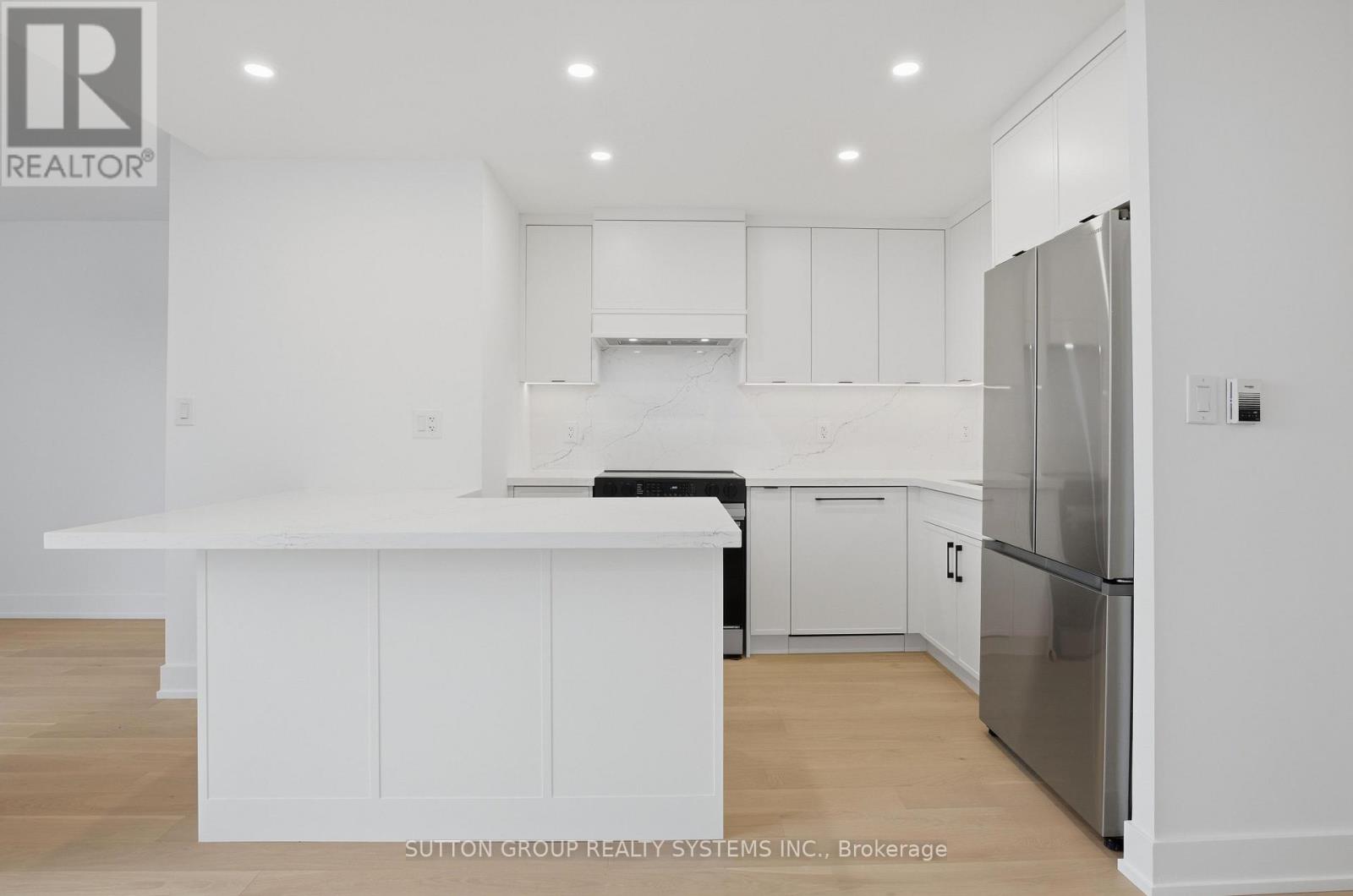 909 - 60 Southport Street, Toronto (High Park-Swansea), Ontario  M6S 3N4 - Photo 12 - W12643252