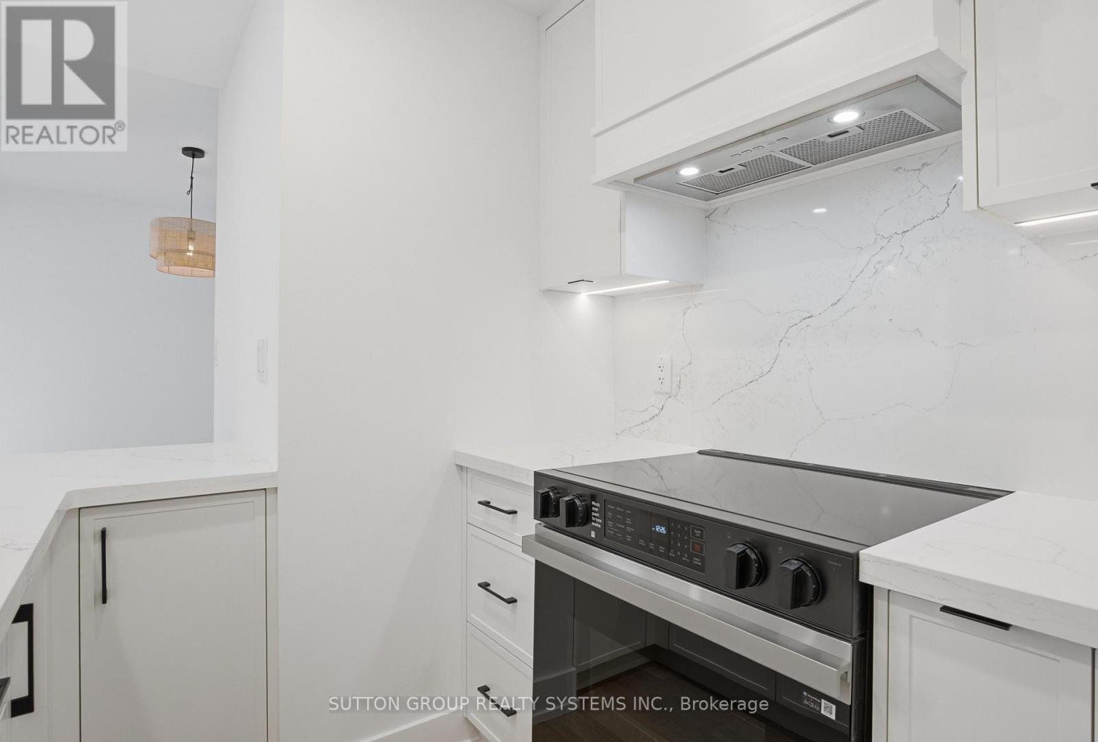 909 - 60 Southport Street, Toronto (High Park-Swansea), Ontario  M6S 3N4 - Photo 14 - W12643252