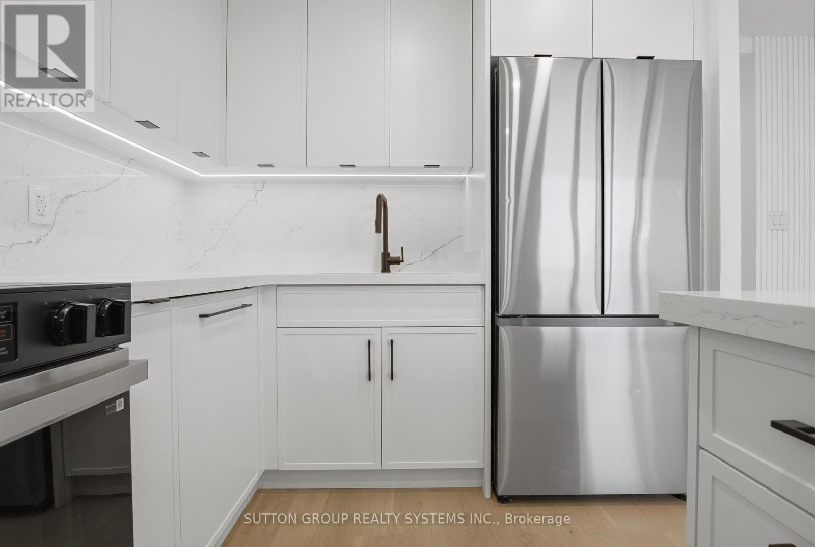 909 - 60 Southport Street, Toronto (High Park-Swansea), Ontario  M6S 3N4 - Photo 15 - W12643252