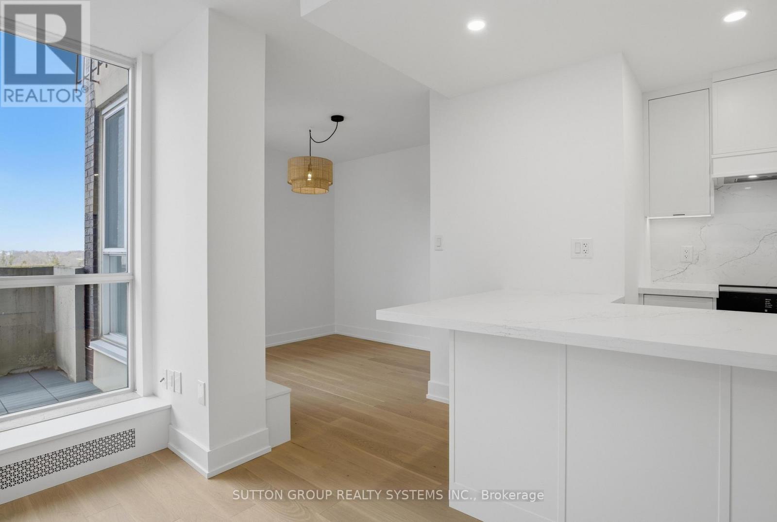 909 - 60 Southport Street, Toronto (High Park-Swansea), Ontario  M6S 3N4 - Photo 17 - W12643252