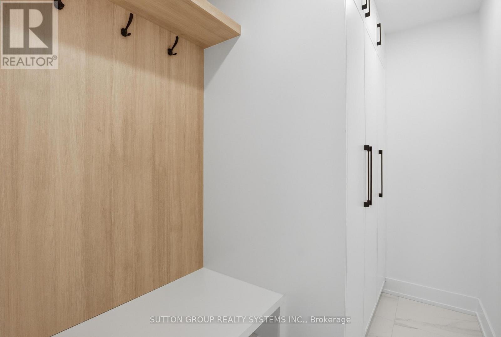 909 - 60 Southport Street, Toronto (High Park-Swansea), Ontario  M6S 3N4 - Photo 3 - W12643252