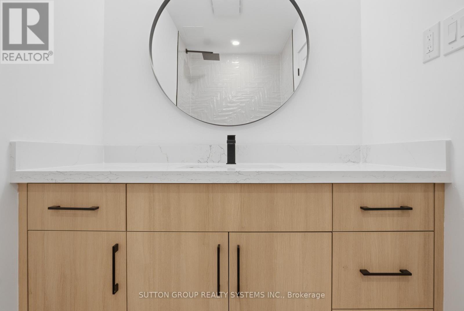 909 - 60 Southport Street, Toronto (High Park-Swansea), Ontario  M6S 3N4 - Photo 32 - W12643252