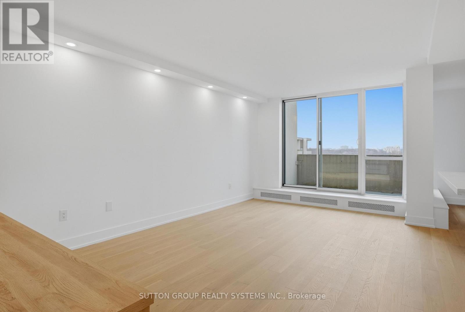 909 - 60 Southport Street, Toronto (High Park-Swansea), Ontario  M6S 3N4 - Photo 5 - W12643252