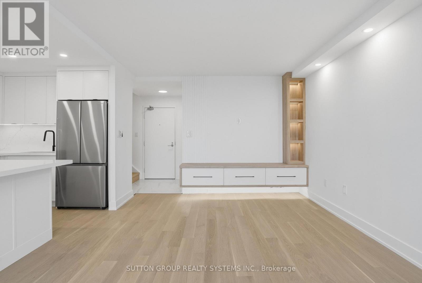 909 - 60 Southport Street, Toronto (High Park-Swansea), Ontario  M6S 3N4 - Photo 6 - W12643252