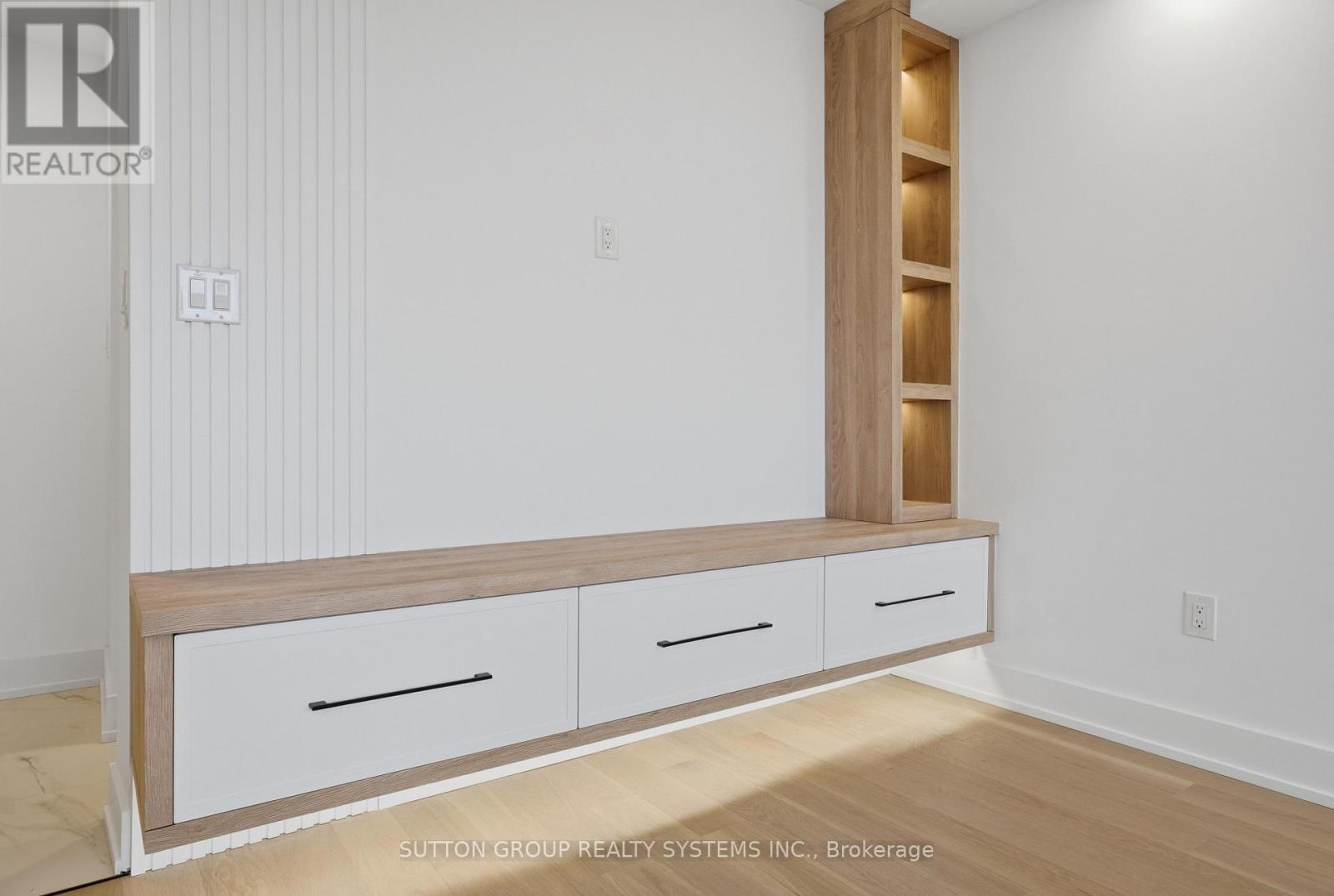 909 - 60 Southport Street, Toronto (High Park-Swansea), Ontario  M6S 3N4 - Photo 7 - W12643252