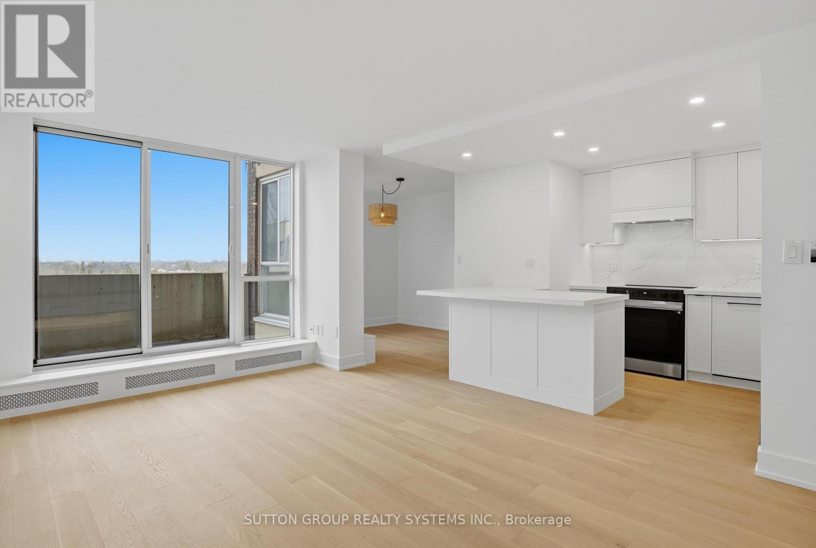 909 - 60 Southport Street, Toronto (High Park-Swansea), Ontario  M6S 3N4 - Photo 8 - W12643252