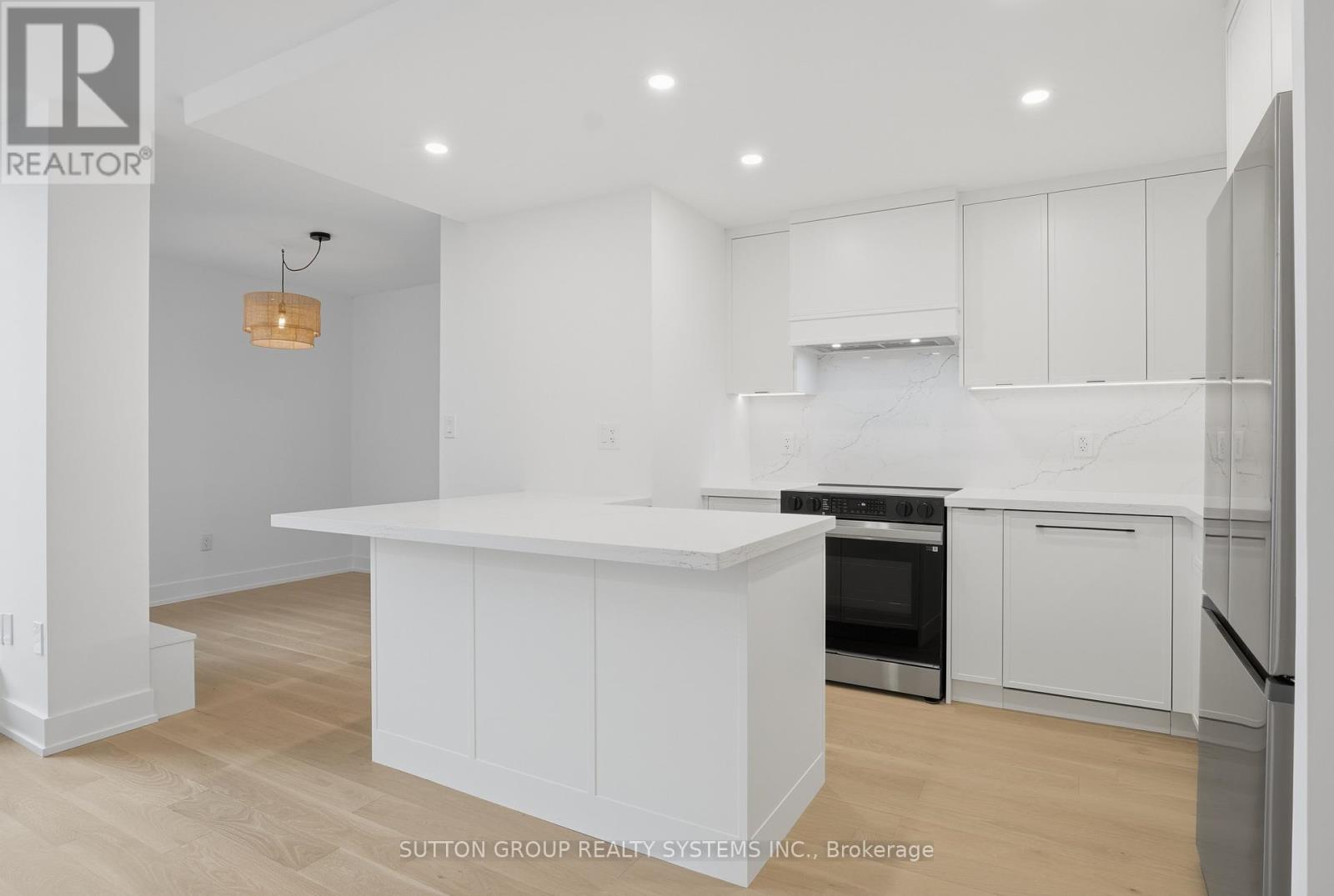 909 - 60 Southport Street, Toronto (High Park-Swansea), Ontario  M6S 3N4 - Photo 9 - W12643252