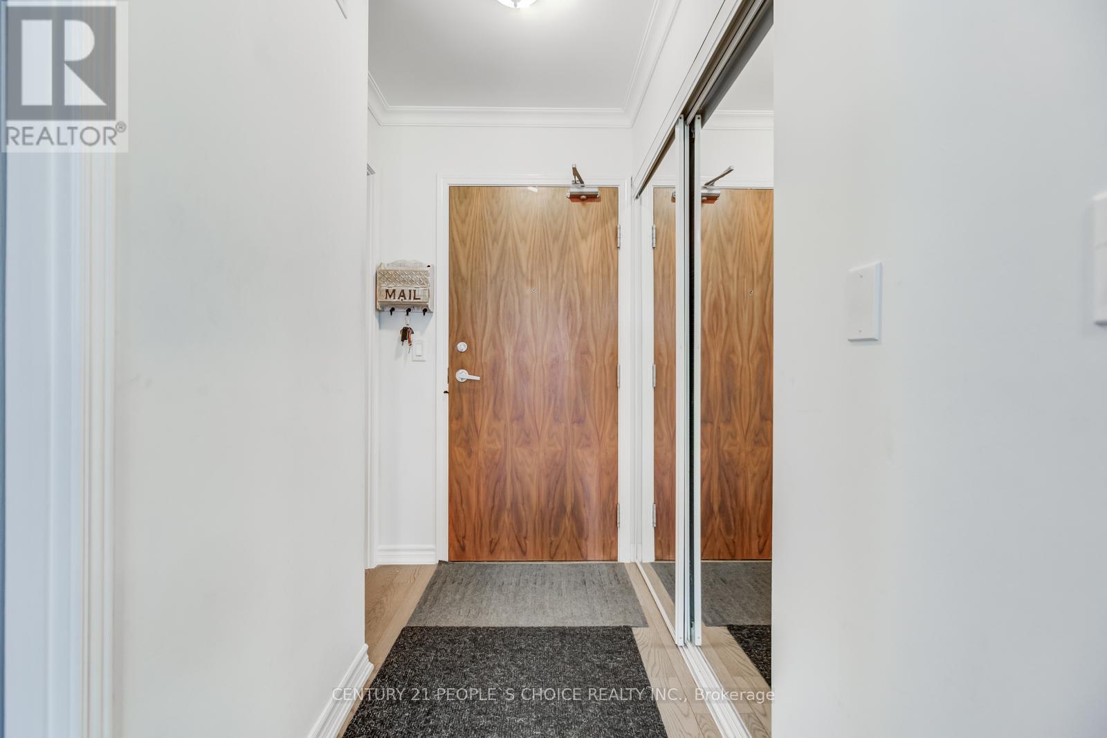 1110 - 33 Elm Drive W, Mississauga, Ontario  L5B 4M2 - Photo 2 - W12643286