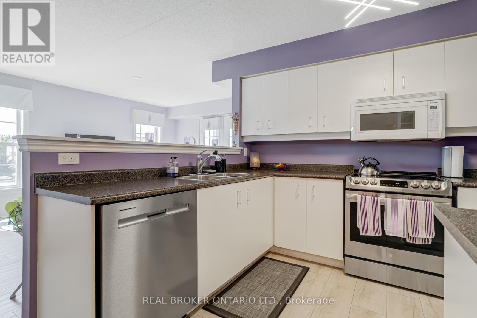 313 - 1460 Bishops Gate, Oakville, Ontario  L6M 4N5 - Photo 6 - W12643296