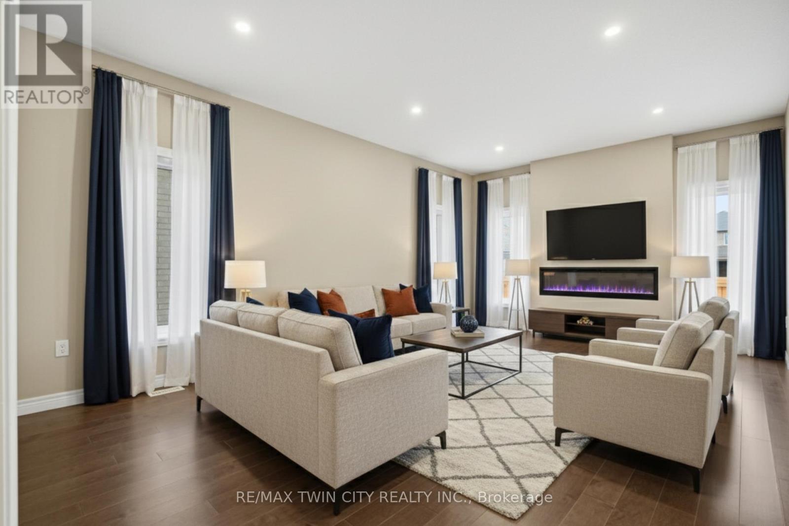 126 Tartan Avenue, Kitchener, Ontario  N2R 0N4 - Photo 4 - X12643294