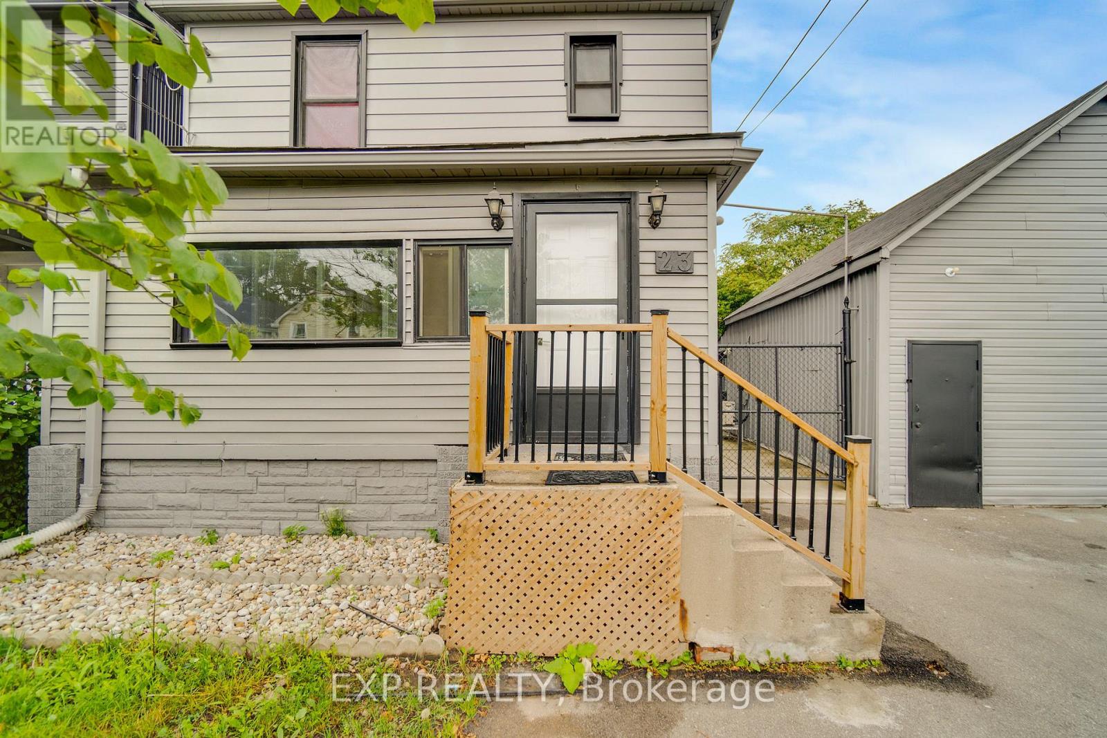 23 Lyndhurst Street, Hamilton, Ontario  L8L 7G9 - Photo 3 - X12643306