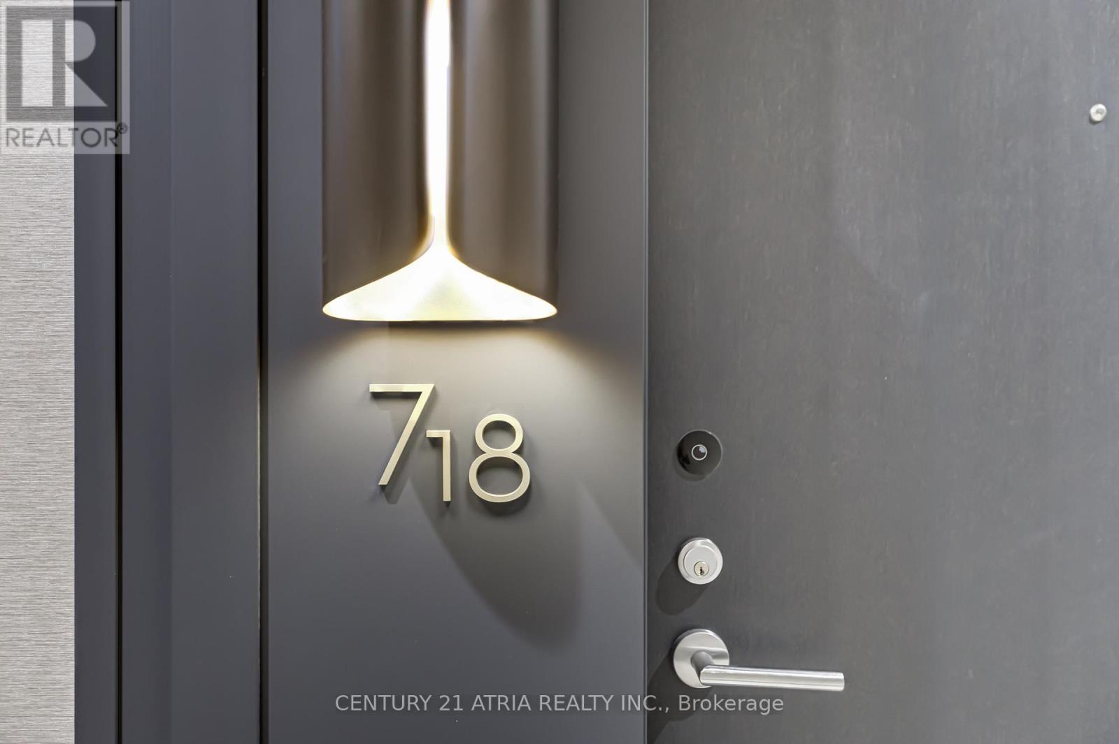 718 - 259 The Kingsway, Toronto, Ontario  M9A 0G2 - Photo 2 - W12602718