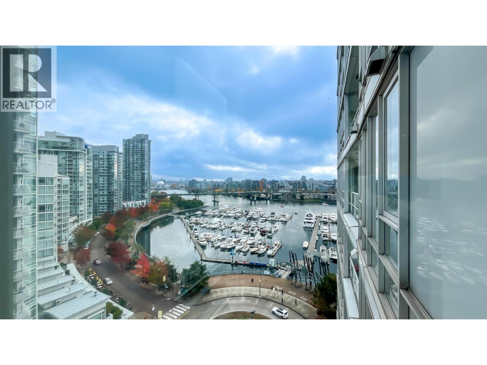 1602 1201 Marinaside Crescent, Vancouver, British Columbia  V6Z 2V2 - Photo 2 - R3074546