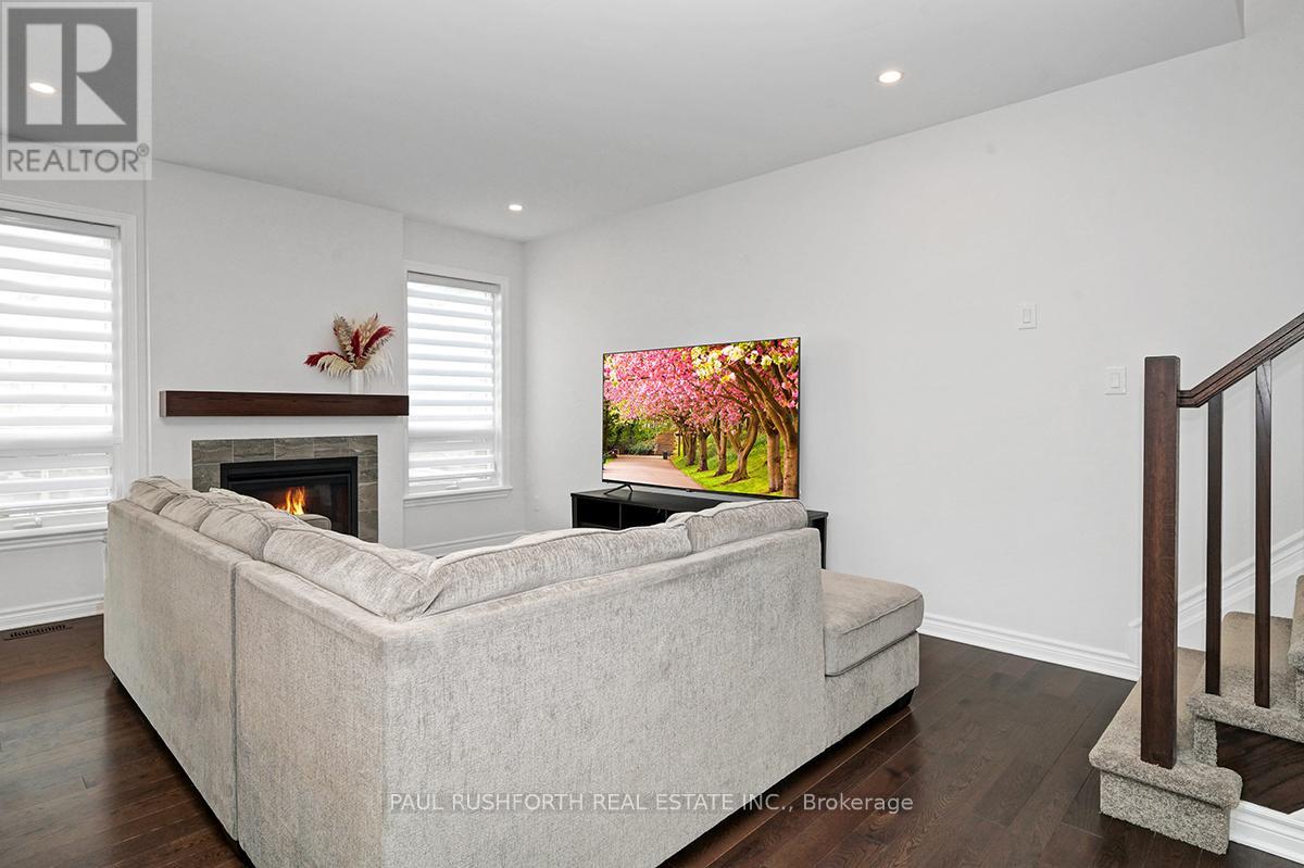 770 Cope Drive, Ottawa, Ontario  K2S 2P9 - Photo 4 - X12578654