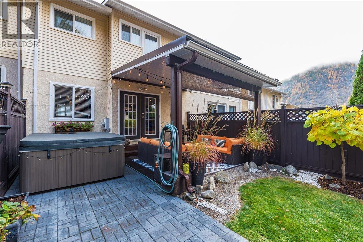 3395 Laurel Crescent, Trail, British Columbia  V1R 4M9 - Photo 2 - 10366366