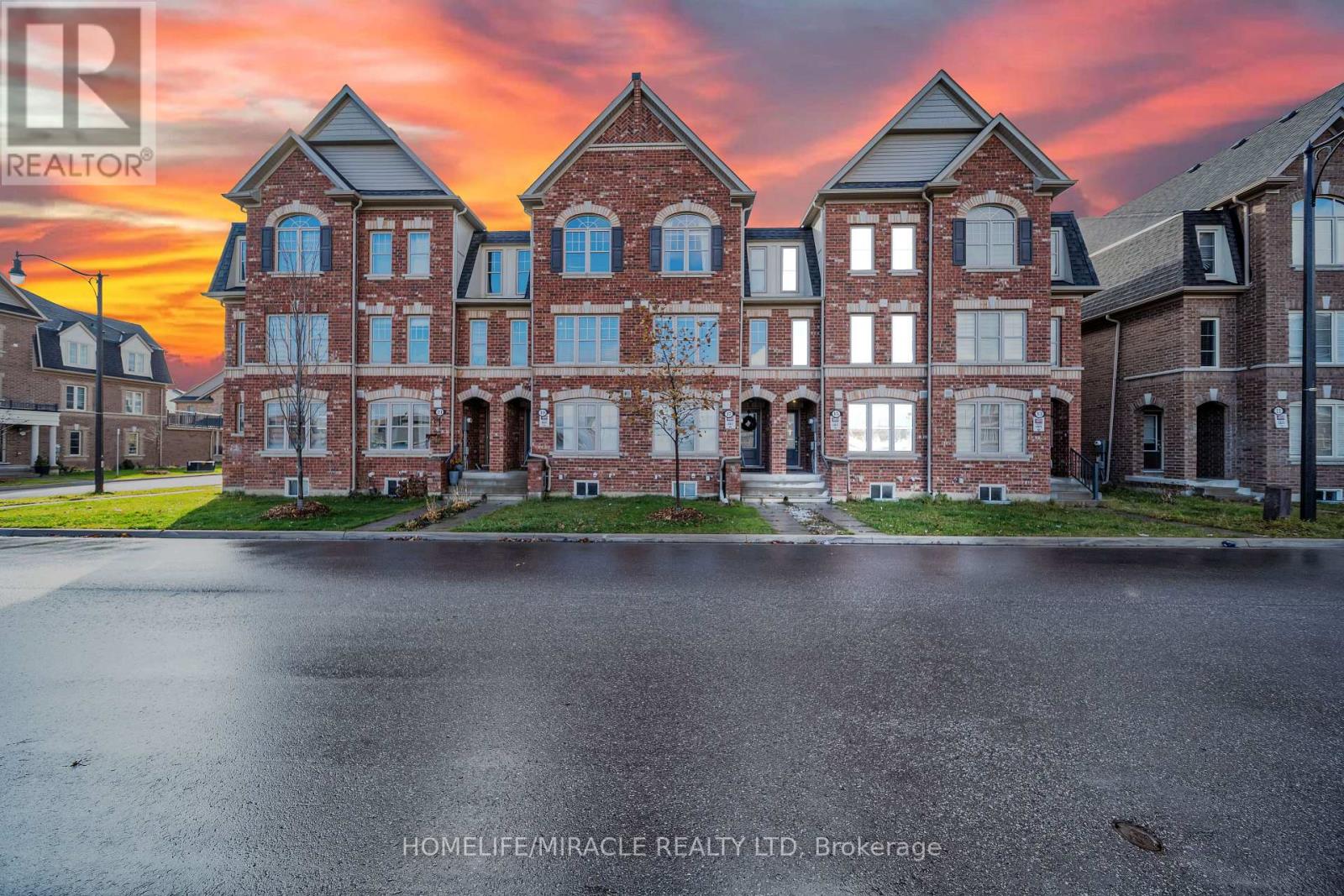 15 Finegan Circle, Brampton, Ontario  L7A 4Z7 - Photo 1 - W12643324