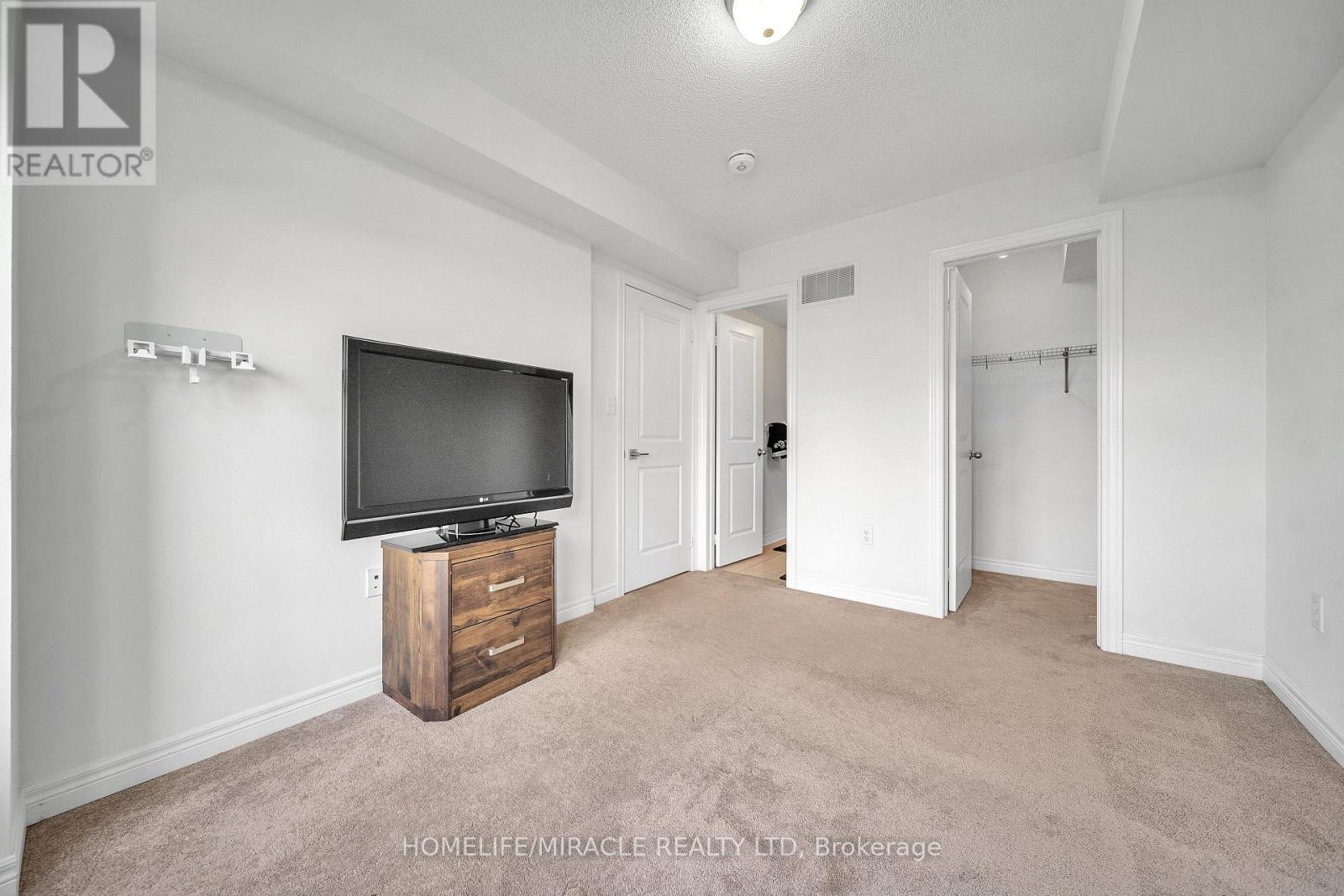 15 Finegan Circle, Brampton, Ontario  L7A 4Z7 - Photo 10 - W12643324