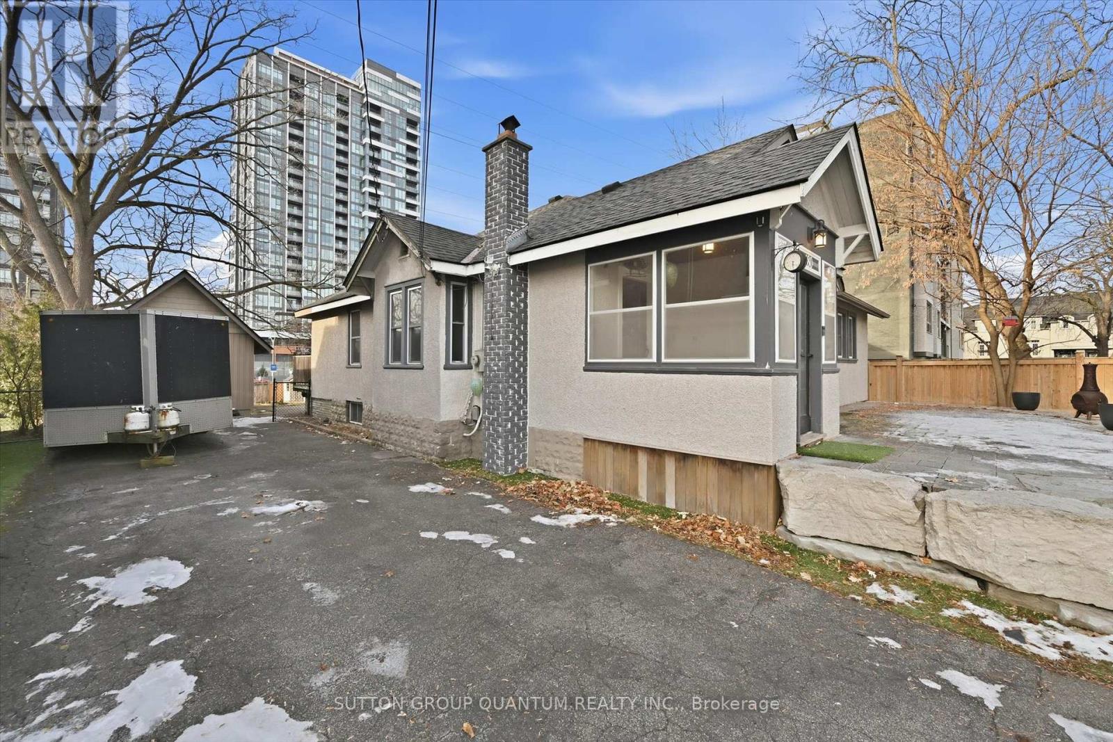 480 Nelson Avenue, Burlington, Ontario  L7S 1N5 - Photo 6 - W12643328