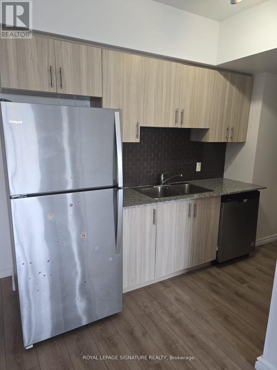 G611 - 275 Larch Street, Waterloo, Ontario  N2L 3R2 - Photo 3 - X12643334