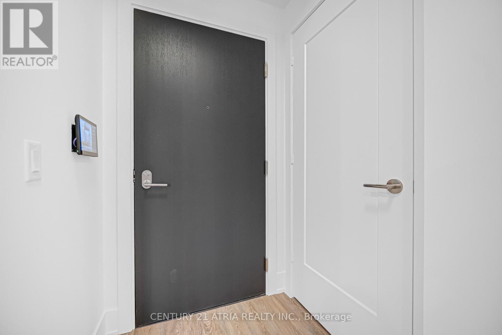 210 - 259 The Kingsway, Toronto, Ontario  M9A 0G2 - Photo 4 - W12575294