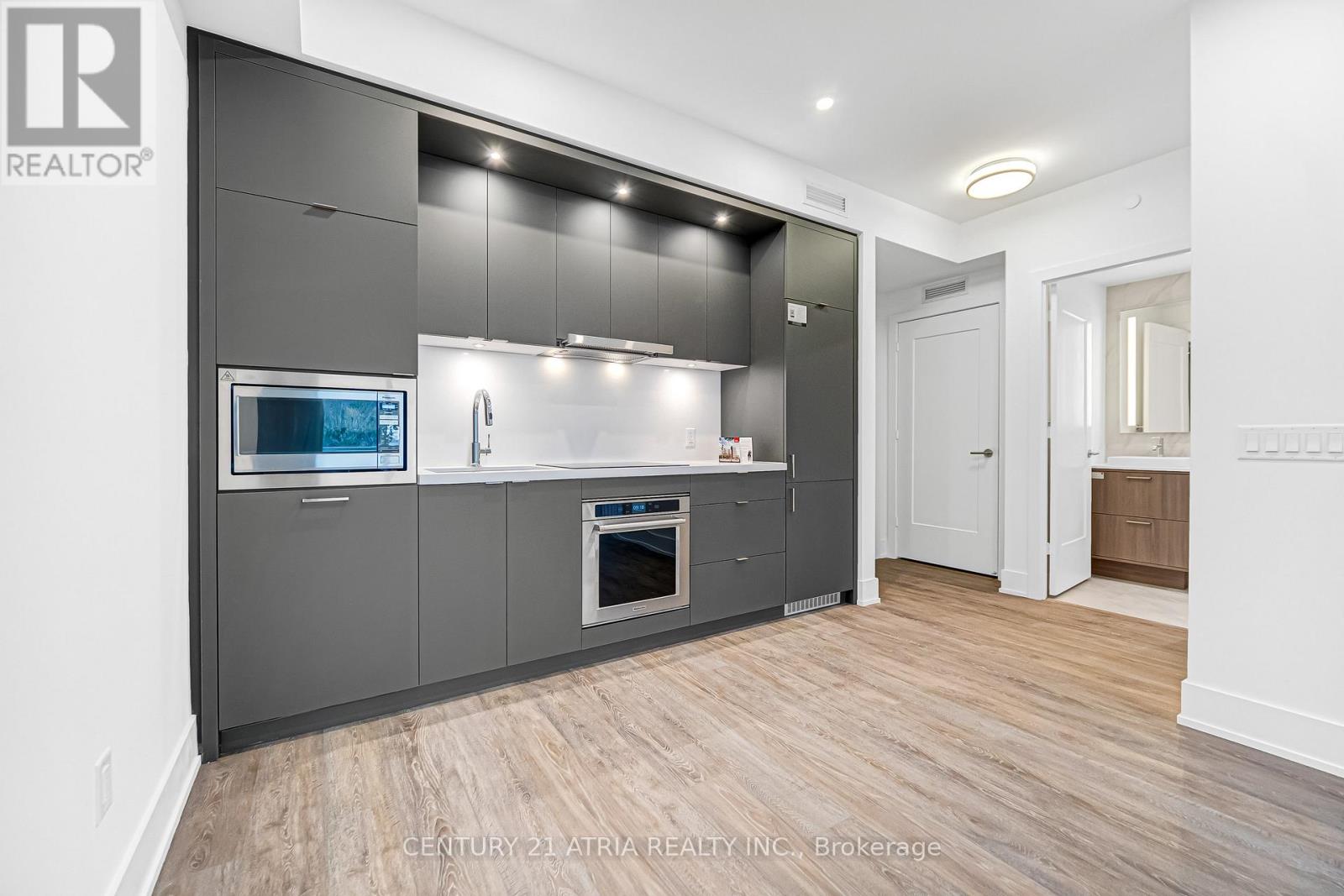 210 - 259 The Kingsway, Toronto, Ontario  M9A 0G2 - Photo 8 - W12575294