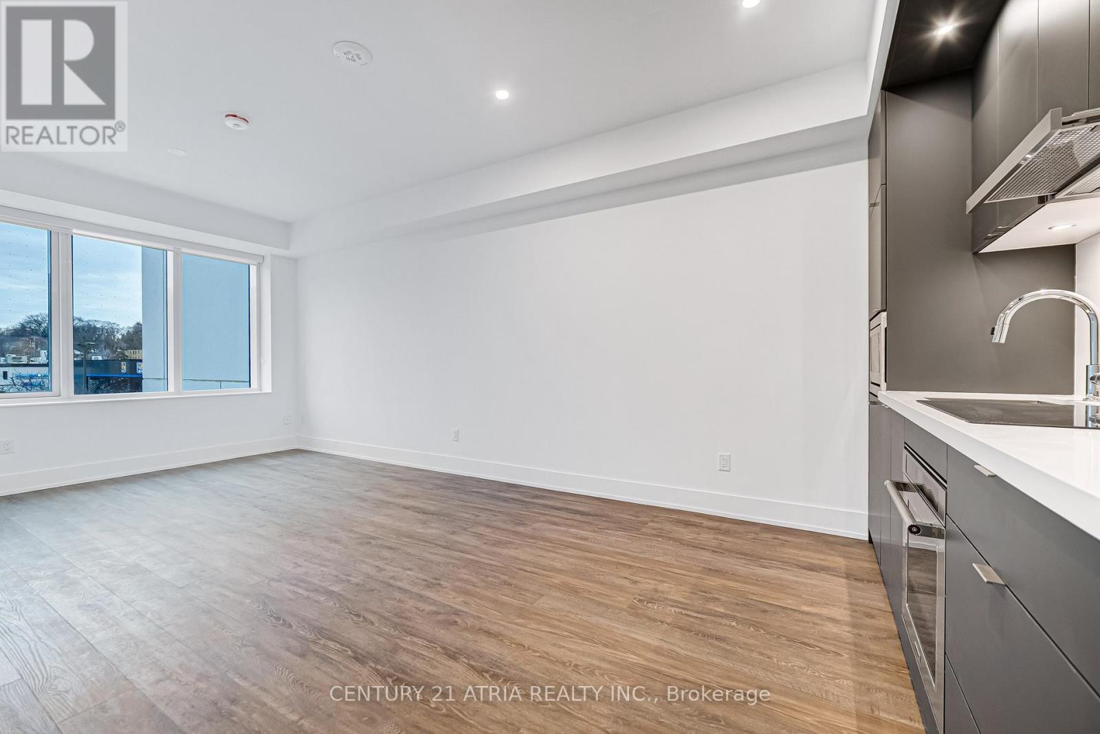 210 - 259 The Kingsway, Toronto, Ontario  M9A 0G2 - Photo 5 - W12575294