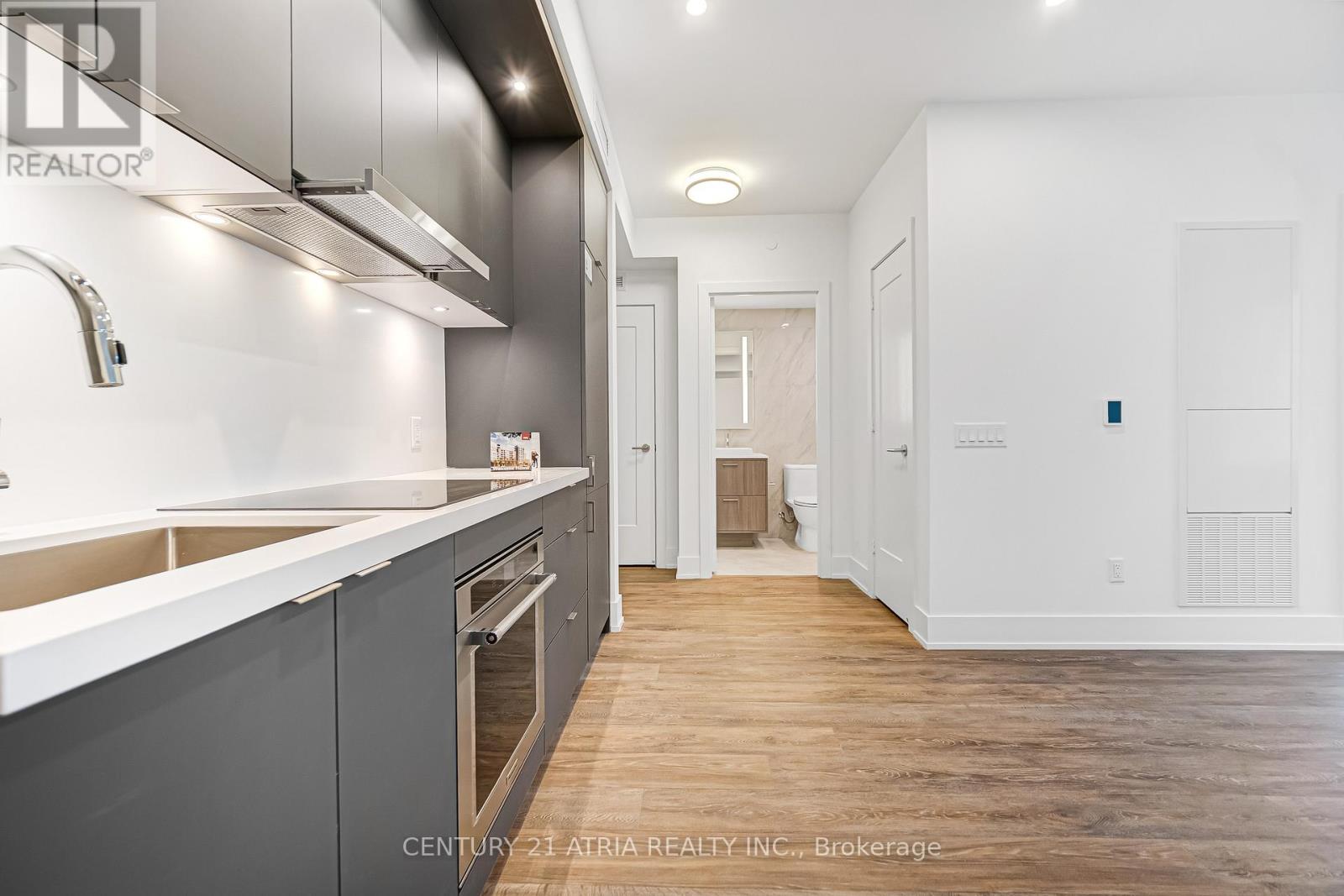 210 - 259 The Kingsway, Toronto, Ontario  M9A 0G2 - Photo 9 - W12575294