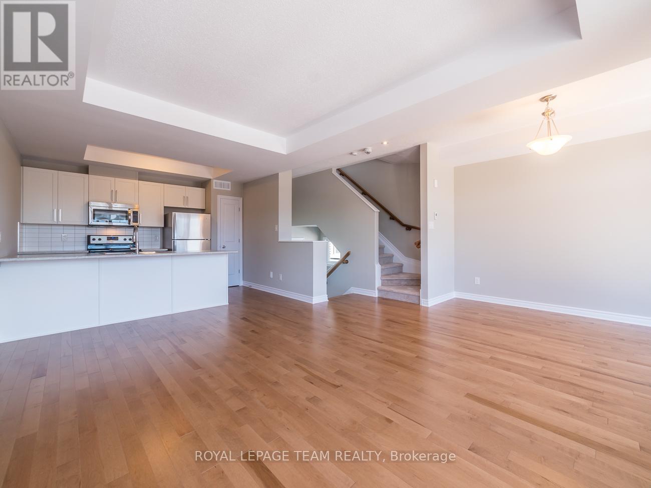 210 Halyard Way, Ottawa, Ontario  K2T 0L1 - Photo 4 - X12643384