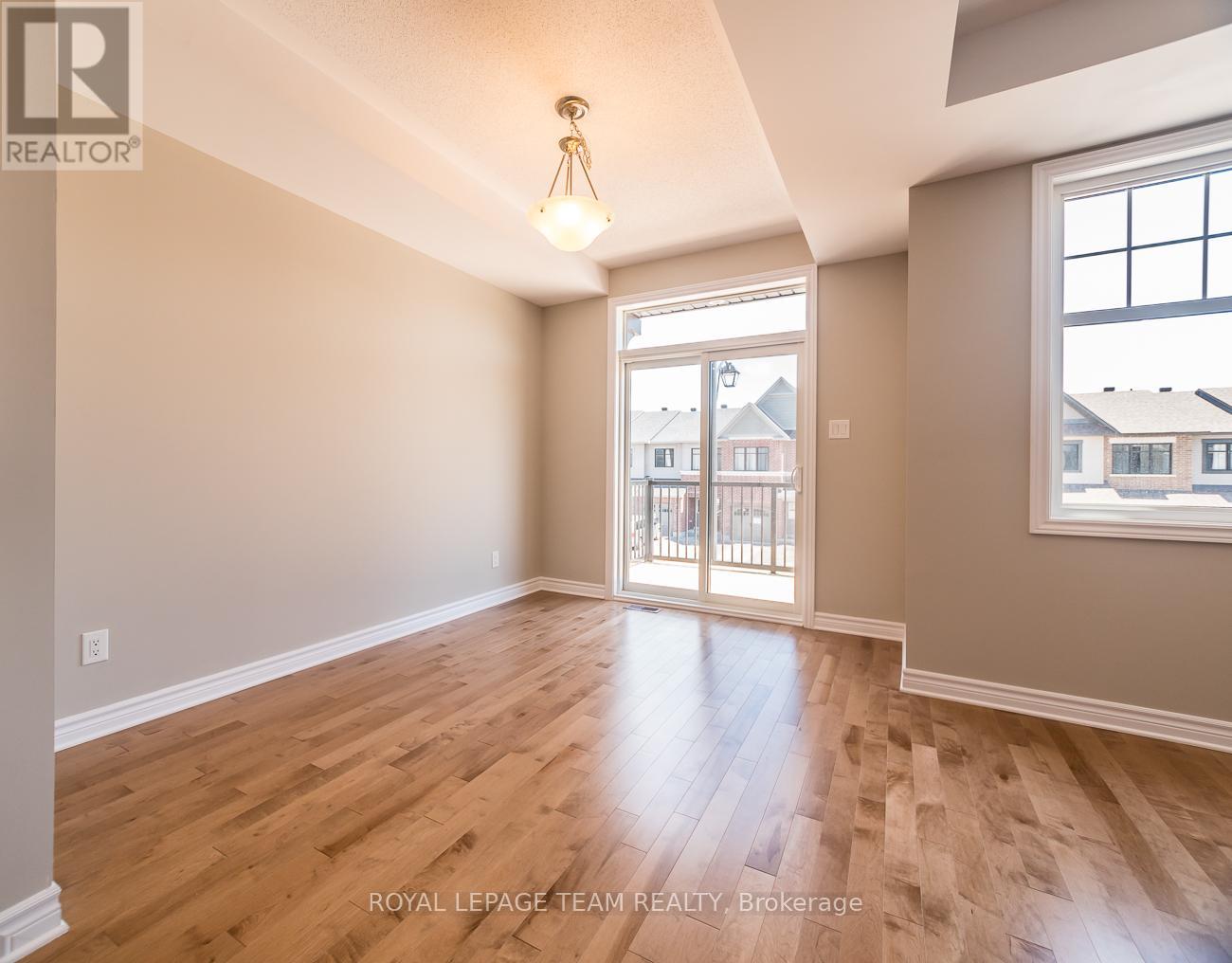 210 Halyard Way, Ottawa, Ontario  K2T 0L1 - Photo 5 - X12643384