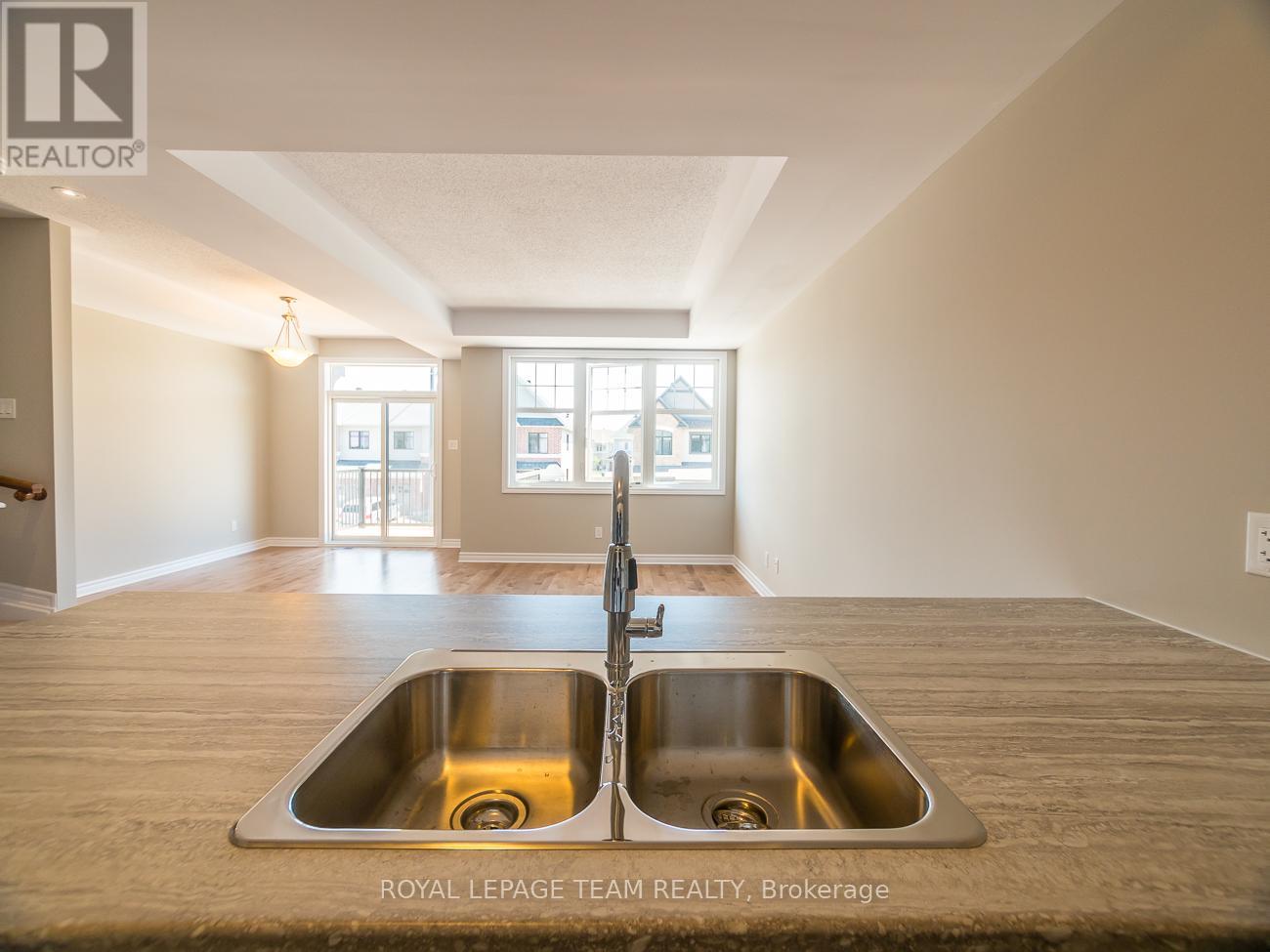 210 Halyard Way, Ottawa, Ontario  K2T 0L1 - Photo 6 - X12643384