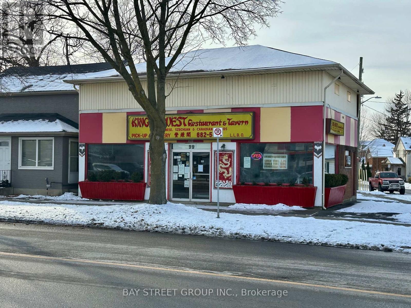 99 Lake Street, St. Catharines, Ontario  L2R 5X5 - Photo 2 - X12643402