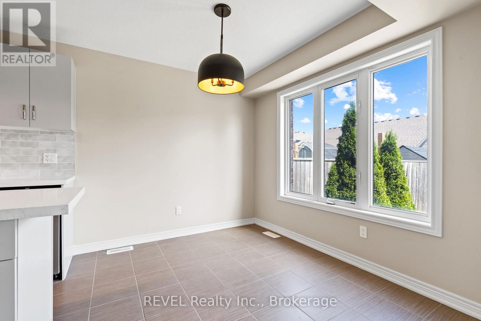 124 Roselawn Crescent, Welland, Ontario  L3C 0B7 - Photo 12 - X12643468