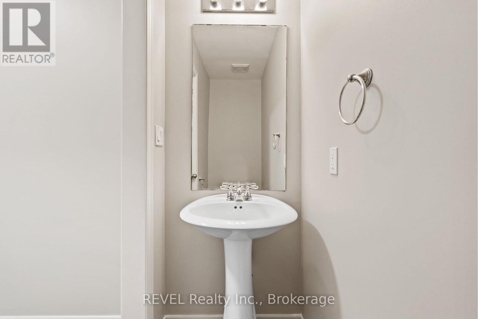 124 Roselawn Crescent, Welland, Ontario  L3C 0B7 - Photo 13 - X12643468