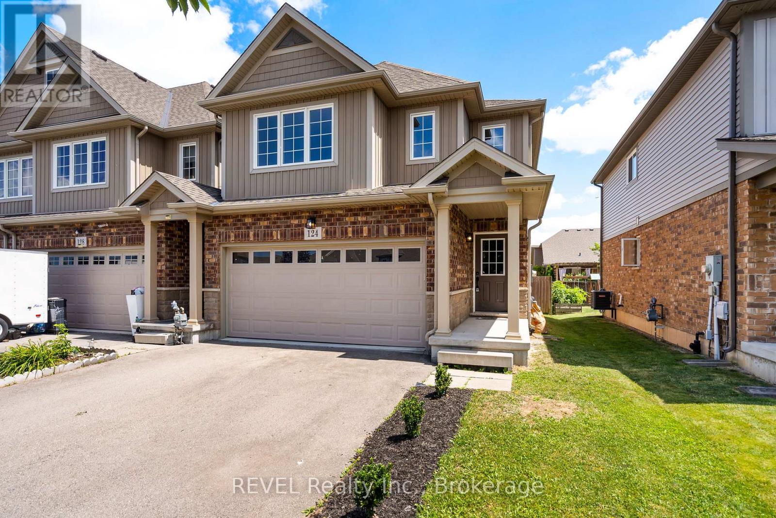 124 Roselawn Crescent, Welland, Ontario  L3C 0B7 - Photo 3 - X12643468