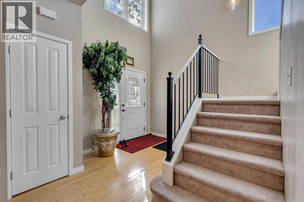 119 Valley Stream Circle Nw, Calgary, Alberta  T3B 5W2 - Photo 3 - A2259449