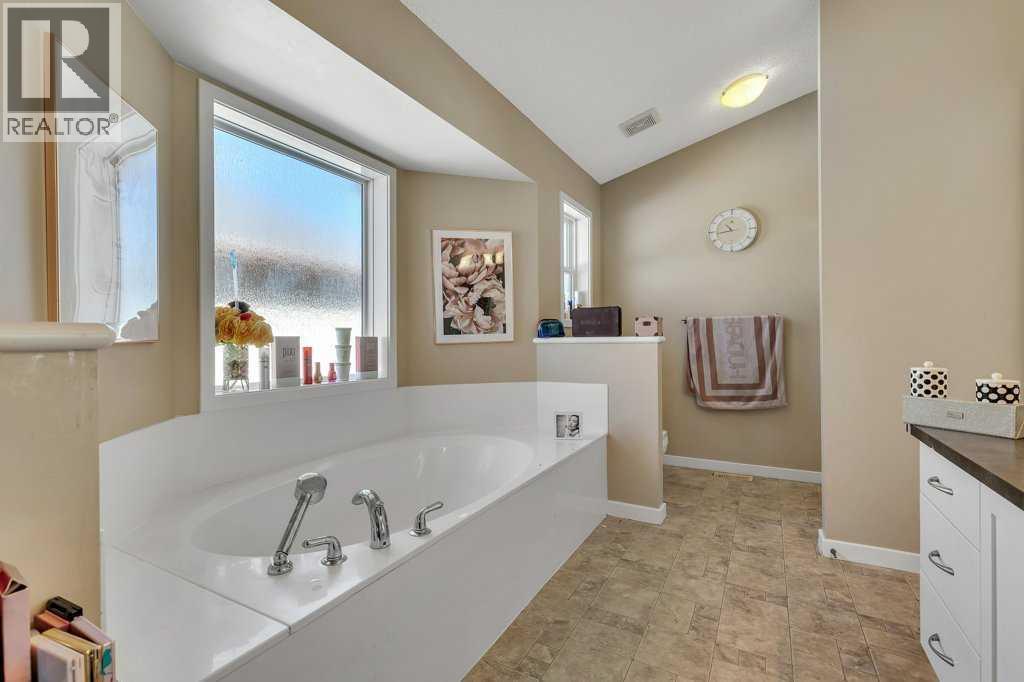 119 Valley Stream Circle Nw, Calgary, Alberta  T3B 5W2 - Photo 29 - A2259449