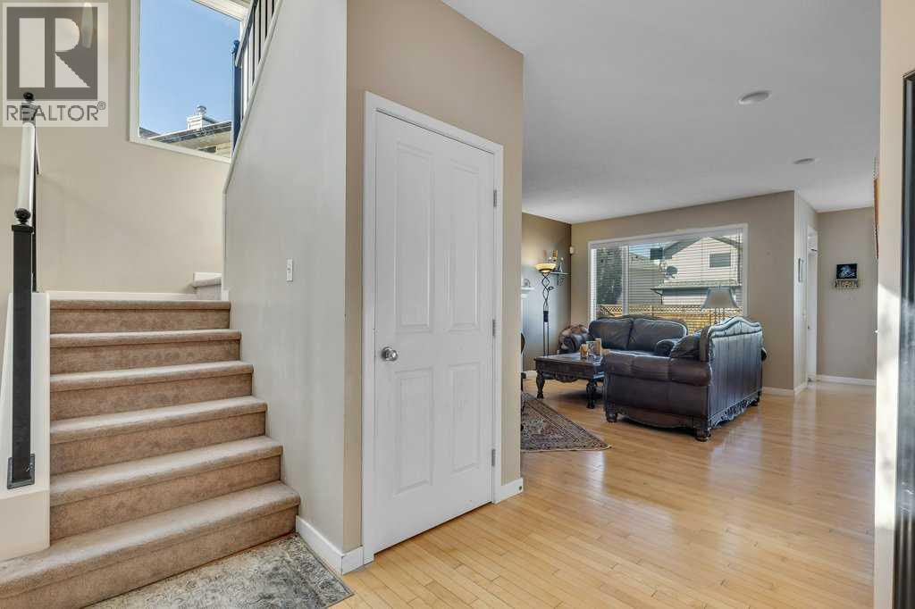 119 Valley Stream Circle Nw, Calgary, Alberta  T3B 5W2 - Photo 5 - A2259449