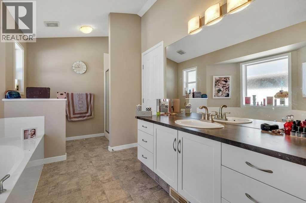 119 Valley Stream Circle Nw, Calgary, Alberta  T3B 5W2 - Photo 27 - A2259449