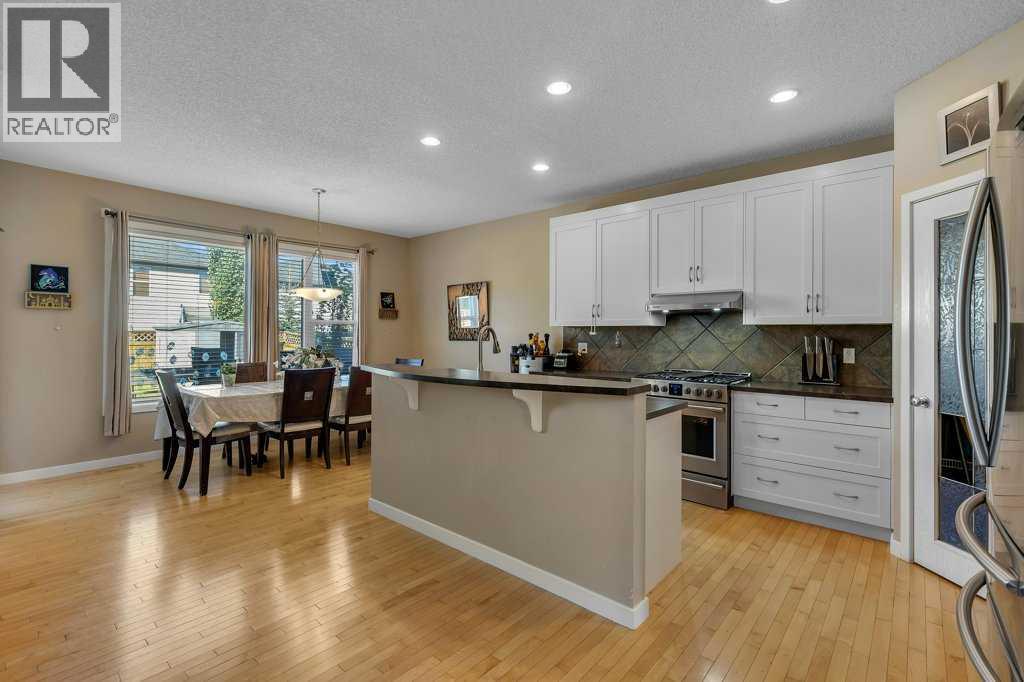 119 Valley Stream Circle Nw, Calgary, Alberta  T3B 5W2 - Photo 10 - A2259449