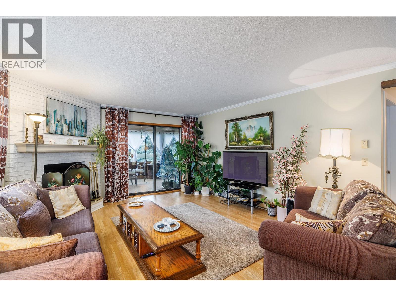 1035 Bernard Avenue Unit# 214 Lot# 29, Kelowna, British Columbia V1Y 6P7 - Photo 3 - 10371381