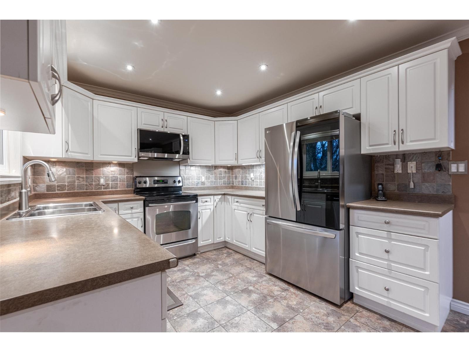 34047 Mccrimmon Drive, Abbotsford, British Columbia  V2S 2V6 - Photo 6 - R3074400