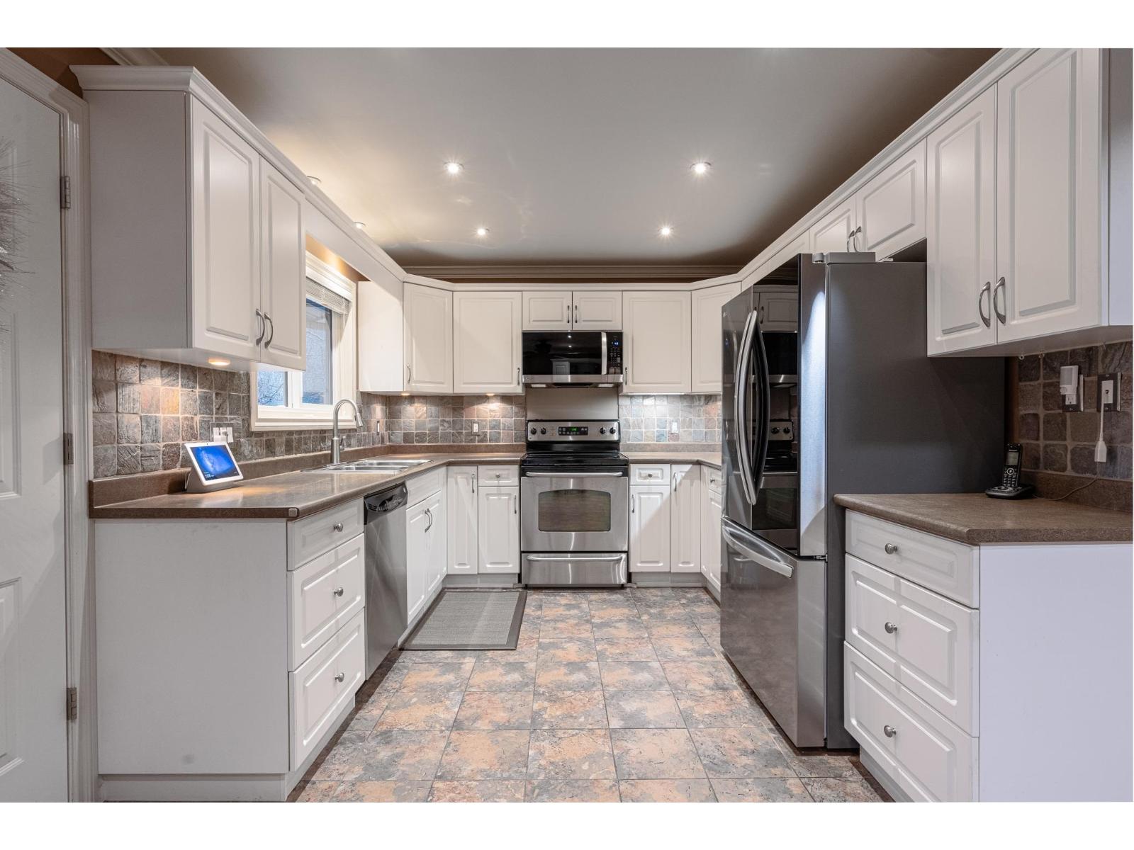 34047 Mccrimmon Drive, Abbotsford, British Columbia  V2S 2V6 - Photo 5 - R3074400