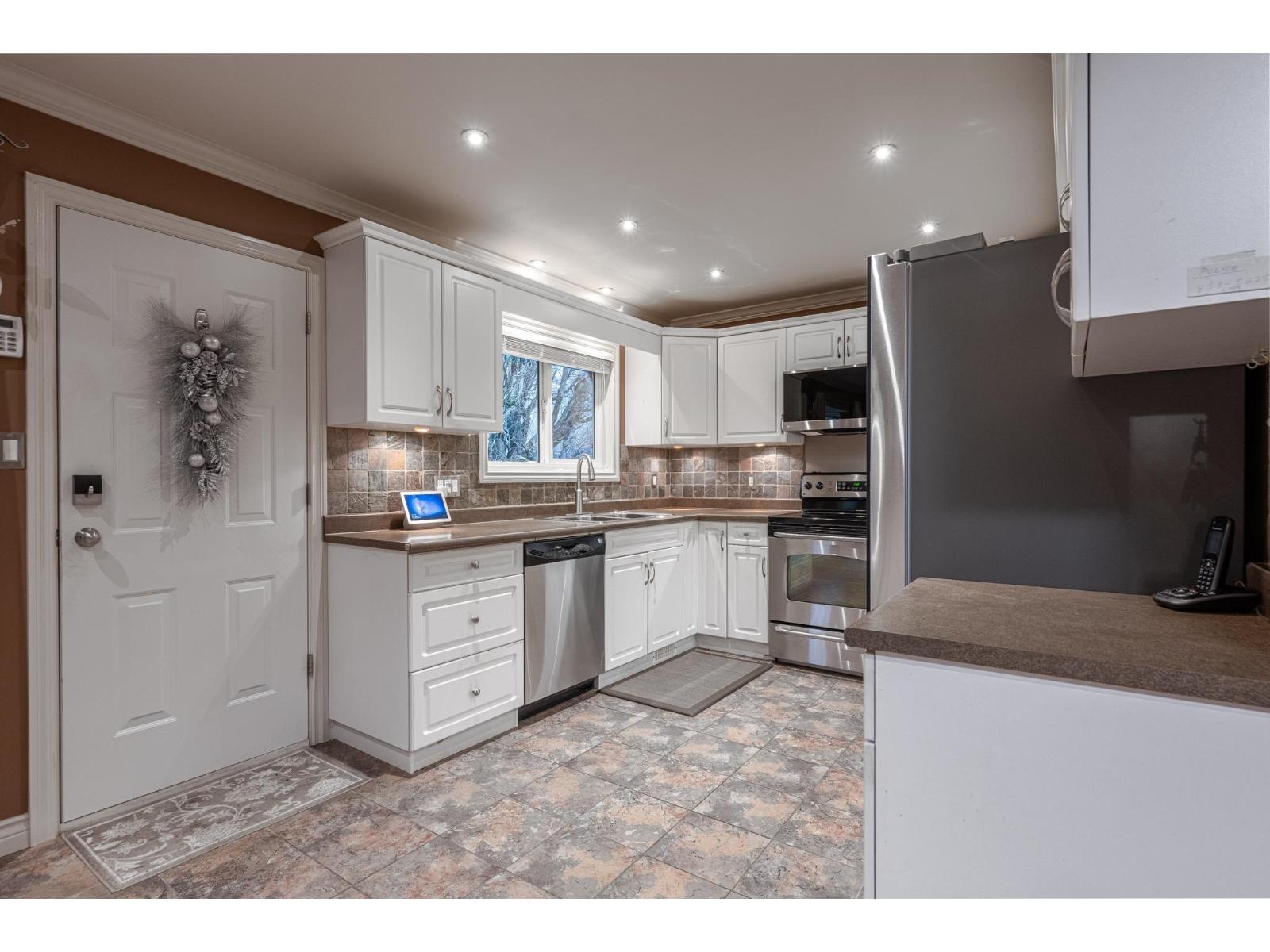 34047 Mccrimmon Drive, Abbotsford, British Columbia  V2S 2V6 - Photo 4 - R3074400