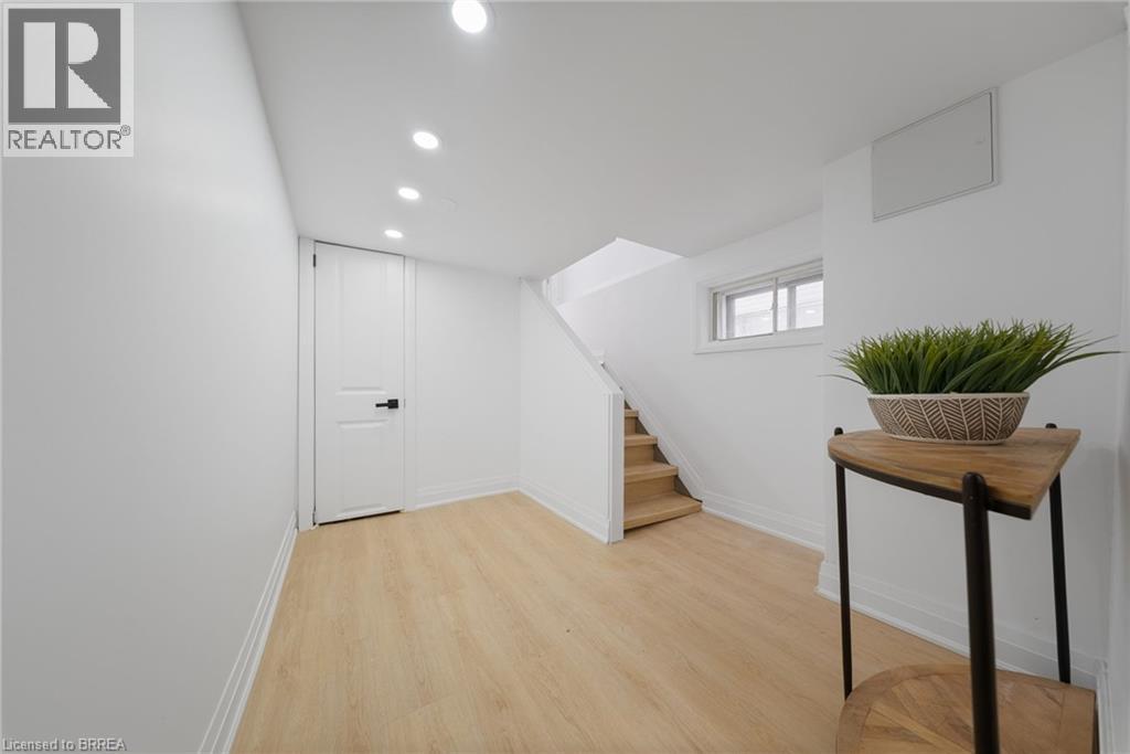 111 E Victoria Street, Brantford, Ontario  N3S 3K7 - Photo 24 - 40794526